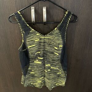 lululemon run with the sun tank NWT size 6